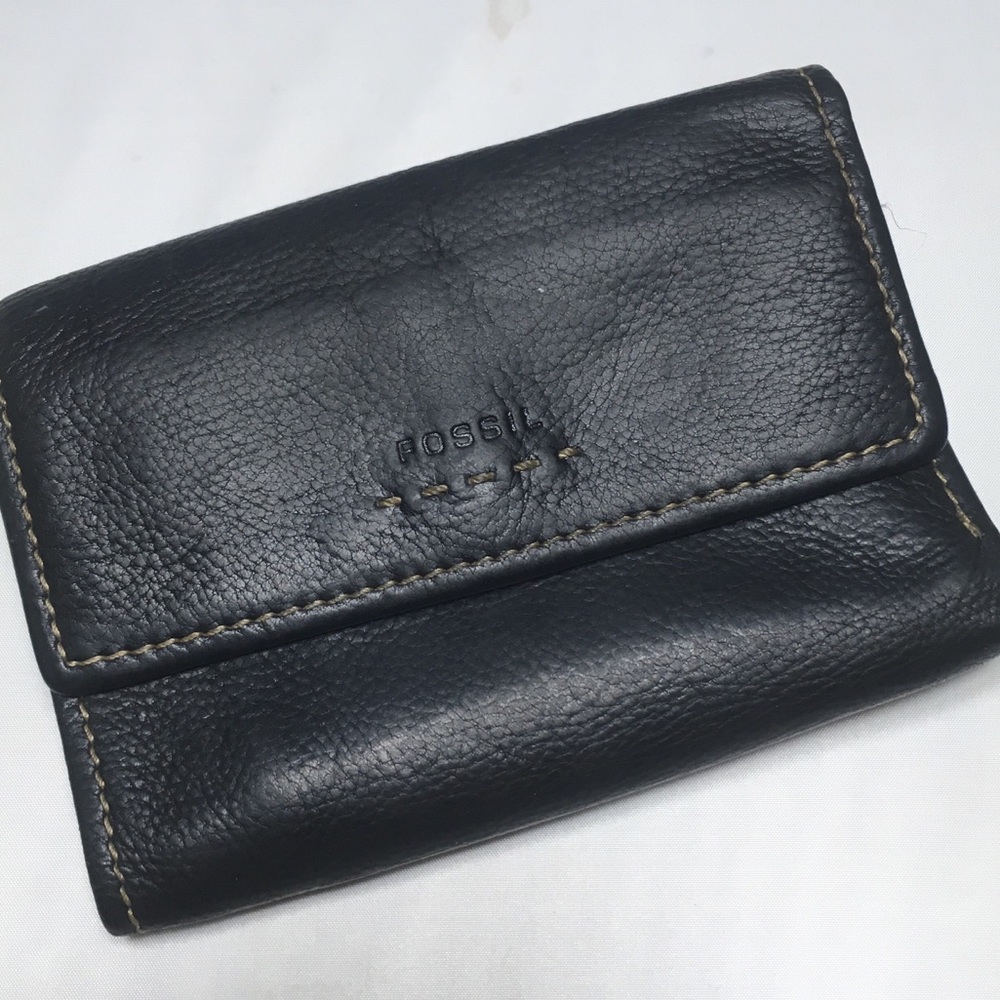 Fossil black leather women’s wallet.